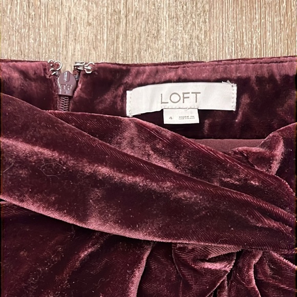 Loft Velvet Twist Shift Skirt Women’s 4 - Picture 8 of 11